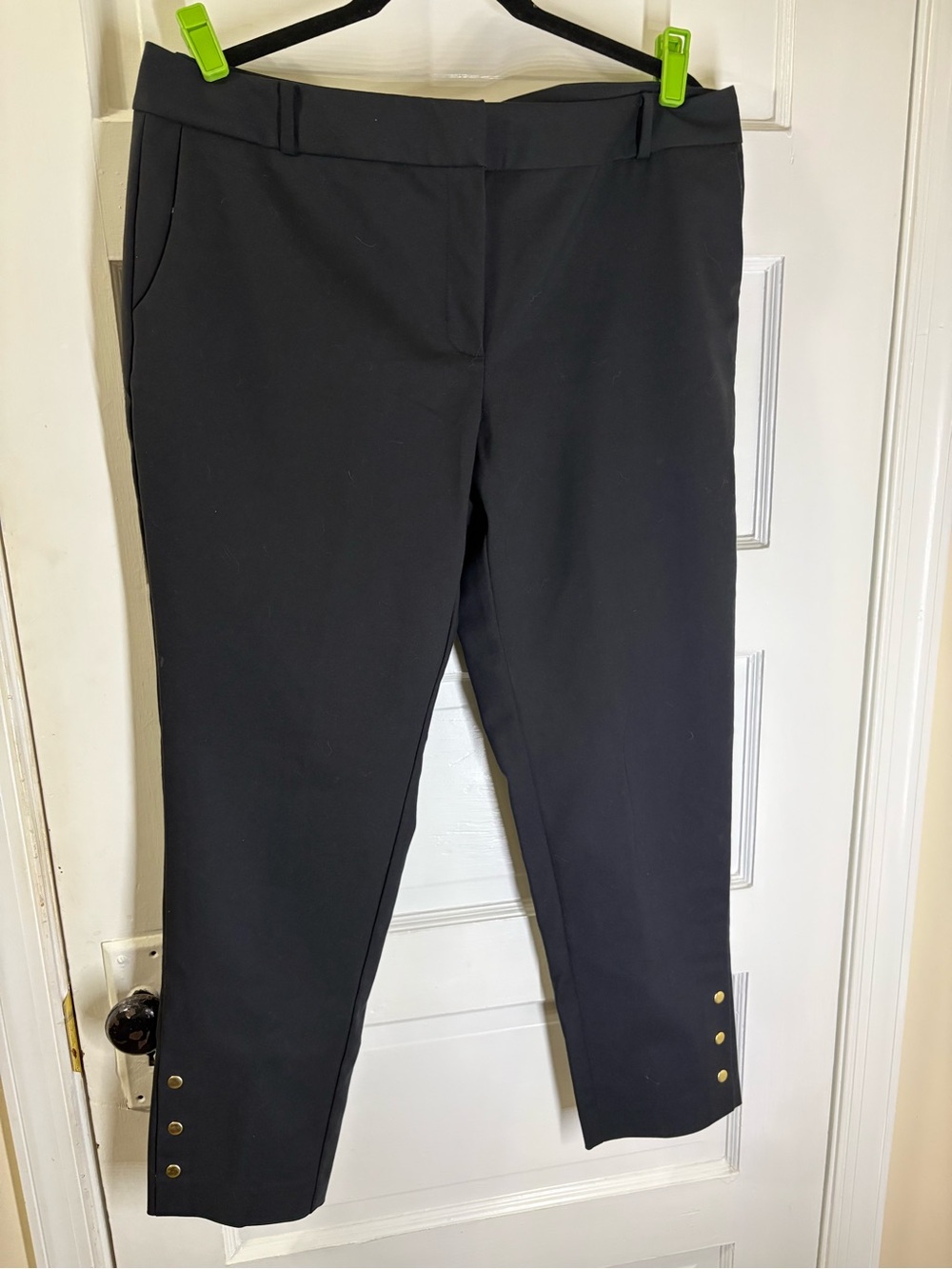 Jones New York Signature Women's Black Cropped Ankle Pants with Gold Snap Detail